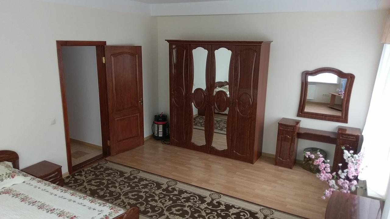 Sviatoshyn Aparthotel Киев Экстерьер фото